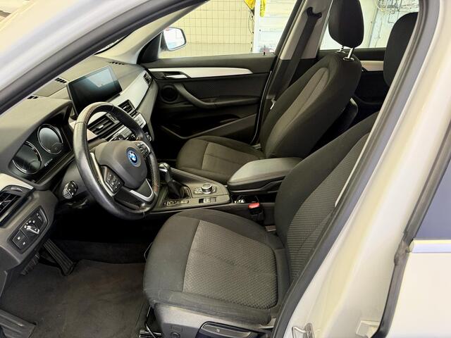 BMW X1 xDrive25e High Executive Carplay / HUD / Adaptive Cruise / Elektr achterklep