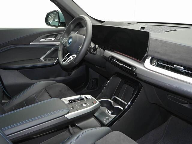 BMW X1 xDrive30e | M-Sport Pro | Head up | Trekhaak | Co Pilot | Elek. stoelverst. | Stoel + stuurverw. SpaGroen