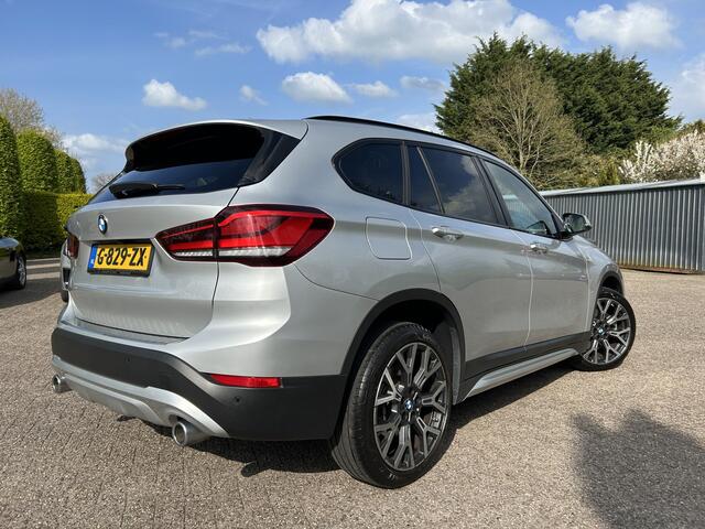 BMW X1 sDrive20i VDL Nedcar Edition,Pano dak,head-up Trekhaak