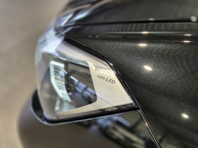 BMW X1 xDrive25e High Executive M-Sport | "19 | Camera | Trekhaak | HUD | Carplay | 4x4