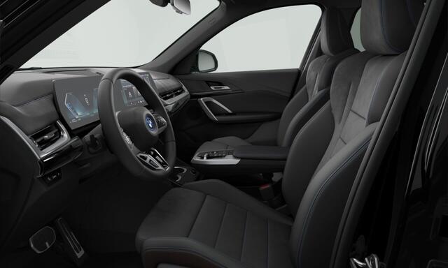 BMW X1 xDrive25e | M-Sport Pro | 19" | Panorama. | Trekhaak | Premium + Travel Pack Driving Assistant Plus | Comfort Acces | Stuurwiel Verwarmd