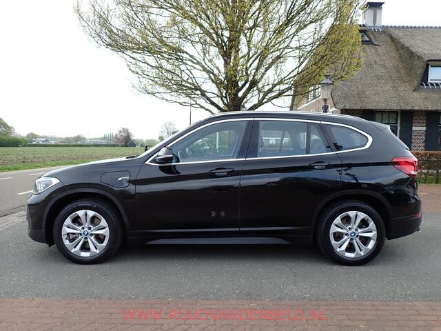 BMW X1 25e X-DRIVE HEADUP / SPORTLEER / TREKHAAK / CAMERA
