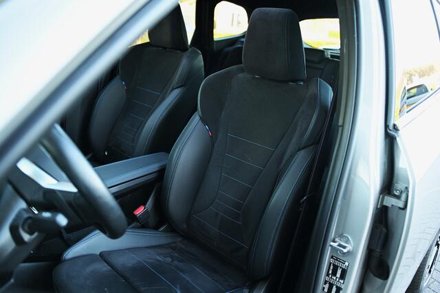 BMW X1 sDrive18i M Sport Automaat / Trekhaak / Panoramadak / Sportstoelen / Comfort Access / Achteruitrijcamera / Harman-Kardon / Adaptieve LED