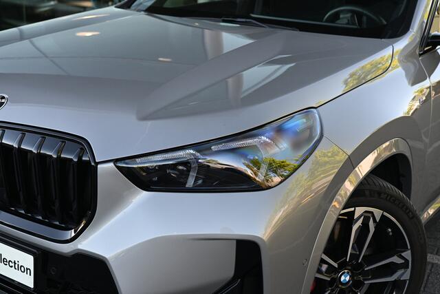 BMW X1 sDrive18i M Sport Automaat / Trekhaak / Panoramadak / Sportstoelen / Comfort Access / Achteruitrijcamera / Harman-Kardon / Adaptieve LED