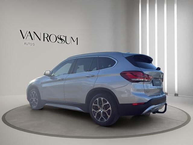 BMW X1 xDrive25e High Executive X-Line Panorama | Leder | Sportstoelen | Led | Park sensors V+A |