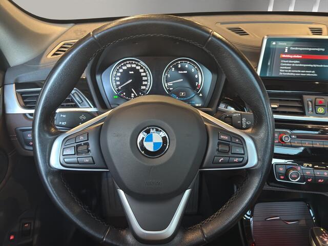 BMW X1 xDrive25e High Executive X-Line Panorama | Leder | Sportstoelen | Led | Park sensors V+A |