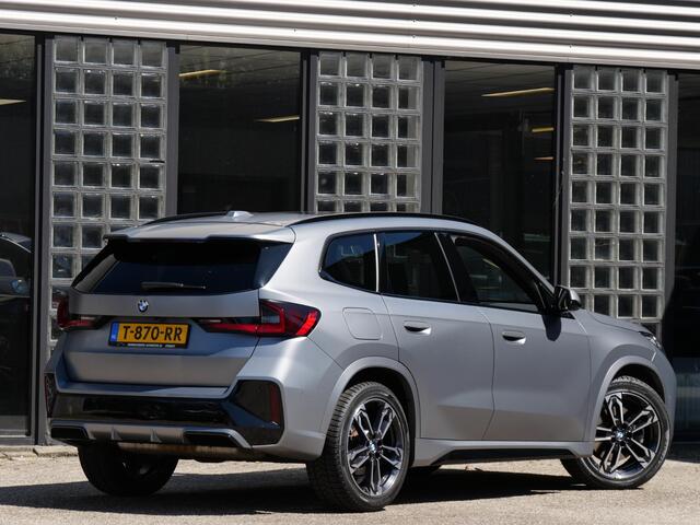 BMW X1 xDrive23i M-SPORT/ PANORAMADAK/ INNOVATION PACK/ DRIVING ASSISTANT PRO/ INDIVIDUAL FROZEN GREY METALLIC