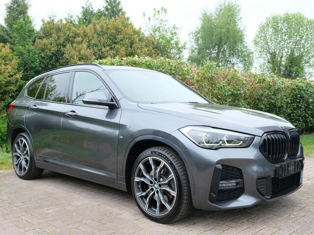 BMW X1 xDrive25e M-sport | PHEV | M pakket | Keyless entry | Camera | Elektrische stoelen met geheugen | Head up Display