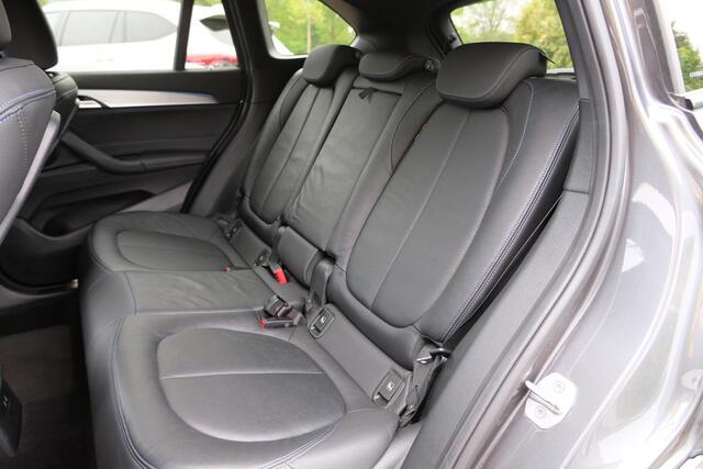 BMW X1 xDrive25e M-sport | PHEV | M pakket | Keyless entry | Camera | Elektrische stoelen met geheugen | Head up Display