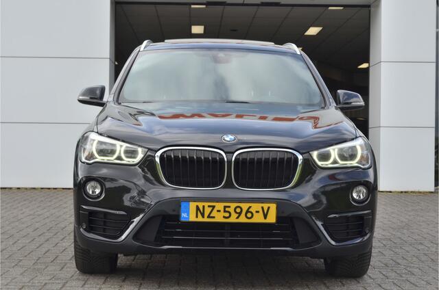BMW X1 xDrive20i High Executive | Panoramadak | Afn. Trekhaak 2000kg | Leer | Head Up |