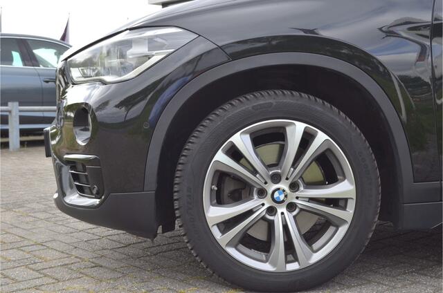 BMW X1 xDrive20i High Executive | Panoramadak | Afn. Trekhaak 2000kg | Leer | Head Up |