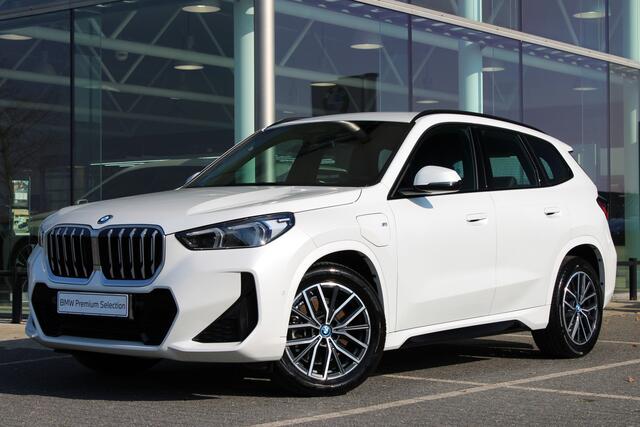 BMW X1 xDrive25e M Sport Automaat / M Adaptief onderstel / Sportstoelen / Comfort Access / Achteruitrijcamera / Adaptieve LED / Stoelverwarming
