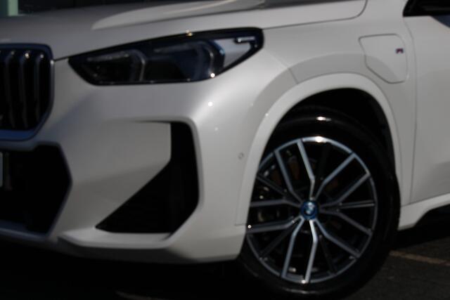 BMW X1 xDrive25e M Sport Automaat / M Adaptief onderstel / Sportstoelen / Comfort Access / Achteruitrijcamera / Adaptieve LED / Stoelverwarming