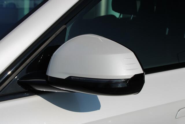 BMW X1 xDrive25e M Sport Automaat / M Adaptief onderstel / Sportstoelen / Comfort Access / Achteruitrijcamera / Adaptieve LED / Stoelverwarming