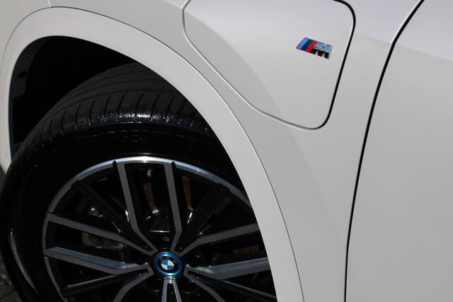 BMW X1 xDrive25e M Sport Automaat / M Adaptief onderstel / Sportstoelen / Comfort Access / Achteruitrijcamera / Adaptieve LED / Stoelverwarming