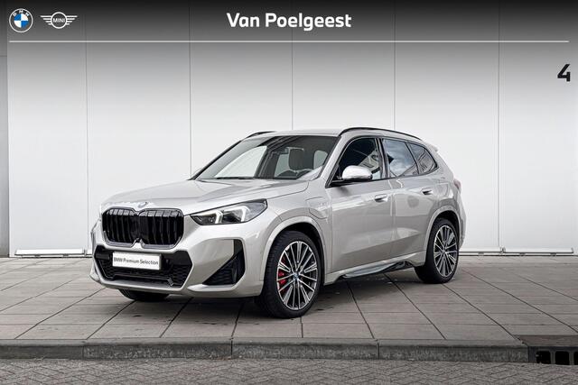BMW X1 xDrive25e M-Sport Pro 20 Inch / Stuur & Stoelverwarming / Comfort Acces / Electrisch Verstelbare Voorstoelen / Automatisch Dimmende Binnen & Buitenspiegel / Adaptieve Led / Parking Plus / Harman Kardon / Head Up / Driving Plus