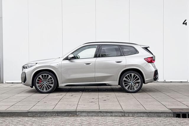 BMW X1 xDrive25e M-Sport Pro 20 Inch / Stuur & Stoelverwarming / Comfort Acces / Electrisch Verstelbare Voorstoelen / Automatisch Dimmende Binnen & Buitenspiegel / Adaptieve Led / Parking Plus / Harman Kardon / Head Up / Driving Plus