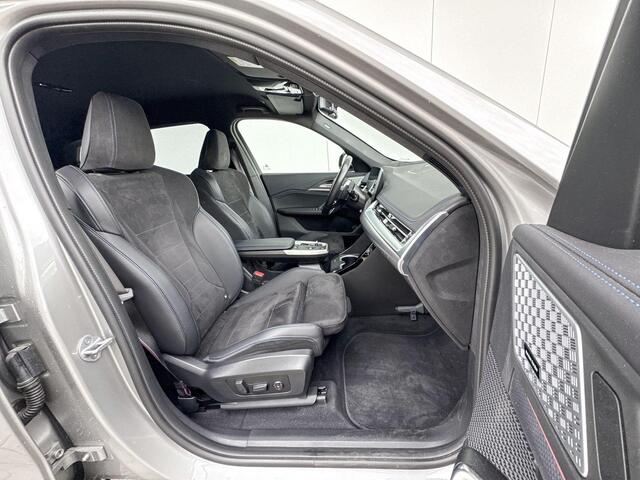 BMW X1 xDrive25e M-Sport Pro 20 Inch / Stuur & Stoelverwarming / Comfort Acces / Electrisch Verstelbare Voorstoelen / Automatisch Dimmende Binnen & Buitenspiegel / Adaptieve Led / Parking Plus / Harman Kardon / Head Up / Driving Plus