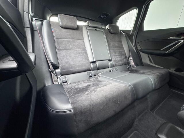 BMW X1 xDrive25e M-Sport Pro 20 Inch / Stuur & Stoelverwarming / Comfort Acces / Electrisch Verstelbare Voorstoelen / Automatisch Dimmende Binnen & Buitenspiegel / Adaptieve Led / Parking Plus / Harman Kardon / Head Up / Driving Plus