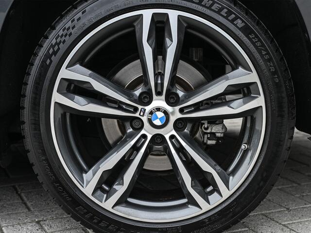 BMW X1 sDrive20i High Executive 192pk | M-Sport | Head-up | 1e Eigenaar | NL-Auto | Leder | Trekhaak |