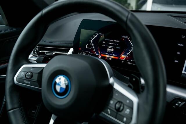 BMW X1 30e xDrive M Sport | Shadow | Driving Ass. Prof. | ACC | Camera | 20 Inch | Maxton |