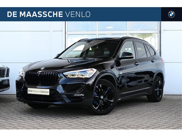 BMW X1 sDrive18i Sport Line Automaat / Sportstoelen / Trekhaak / Achteruitrijcamera / LED / Comfort Access / Stoelverwarming / Adaptief onderstel