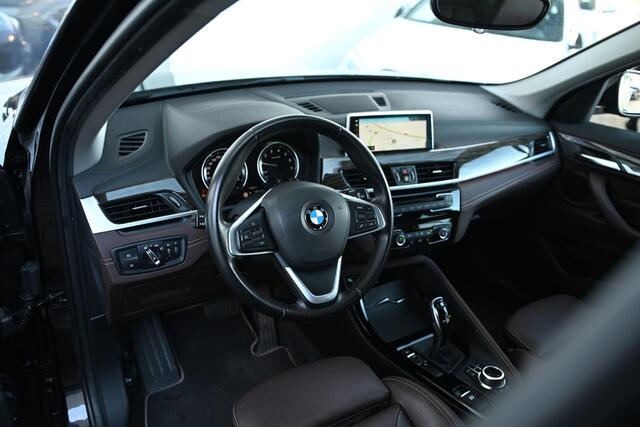 BMW X1 sDrive18i Sport Line Automaat / Sportstoelen / Trekhaak / Achteruitrijcamera / LED / Comfort Access / Stoelverwarming / Adaptief onderstel