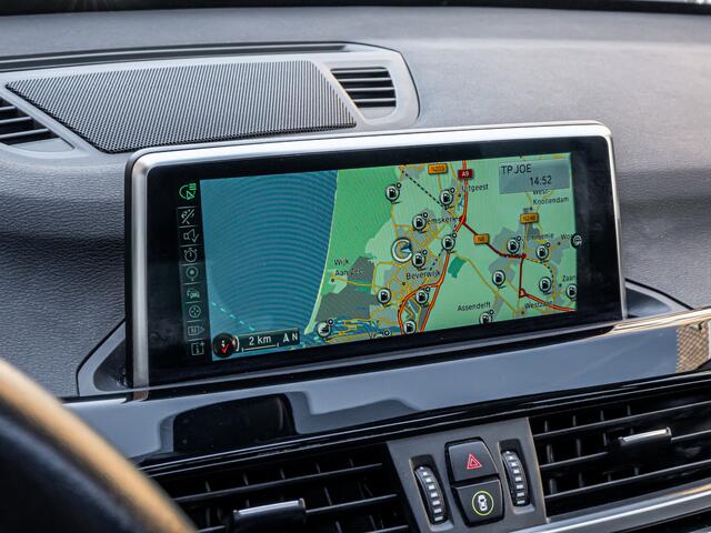 BMW X1 sDrive20i ORG NL HIFI PANO HUD 19 INCH LEDER LED