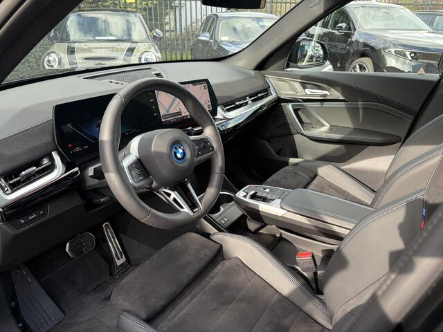 BMW X1 xDrive25e | M-Sport Pro | 20'' | Panorama | Stuur + Stoelverw. | Elek. Trekhaak | Camera