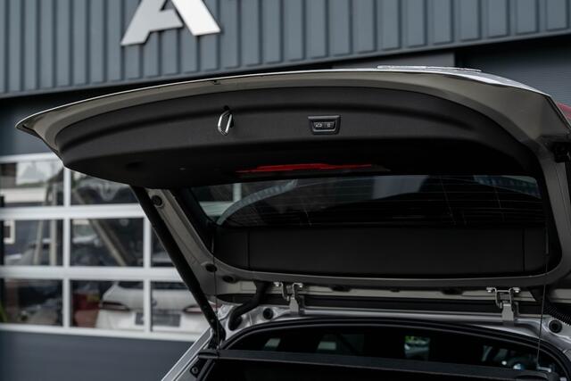 BMW X1 25e xDrive M Sport | Panorama | Shadow | ACC | Camera | Adap. led | Trekhaak | Stoelverwarming | 19 inch |