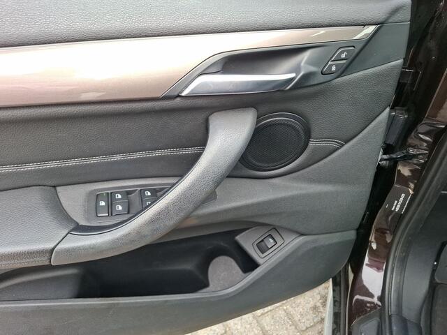 BMW X1 sDrive20i High Executive | BTW !! | Elektrische stoel | Camera | LED verlichting | trekhaak | panoramadak