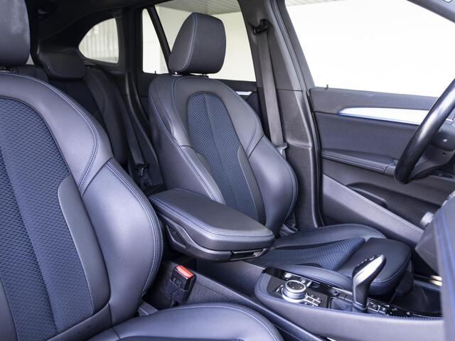 BMW X1 sDrive18i | M Sportpakket | Achteruitrijcamera | Panoramadak | Cruise Control | 18''