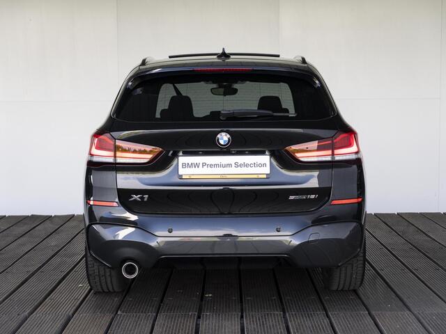 BMW X1 sDrive18i | M Sportpakket | Achteruitrijcamera | Panoramadak | Cruise Control | 18''