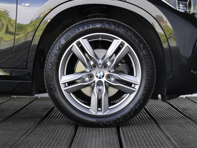BMW X1 sDrive18i | M Sportpakket | Achteruitrijcamera | Panoramadak | Cruise Control | 18''