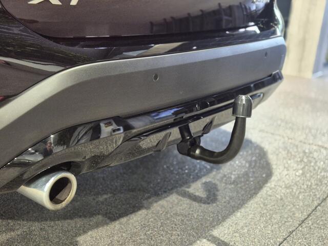 BMW X1 xDrive25e High Executive Sportline | Black edition | Panorama | Camera | Trekaak | HUD | Stoelverwarming