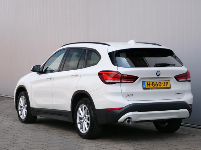 BMW X1 sDrive18i Executive Edition 141 Pk Automaat Navi / PDC / Trekhaak