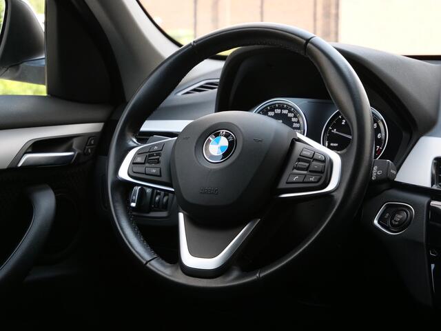 BMW X1 sDrive18i Executive Edition 141 Pk Automaat Navi / PDC / Trekhaak