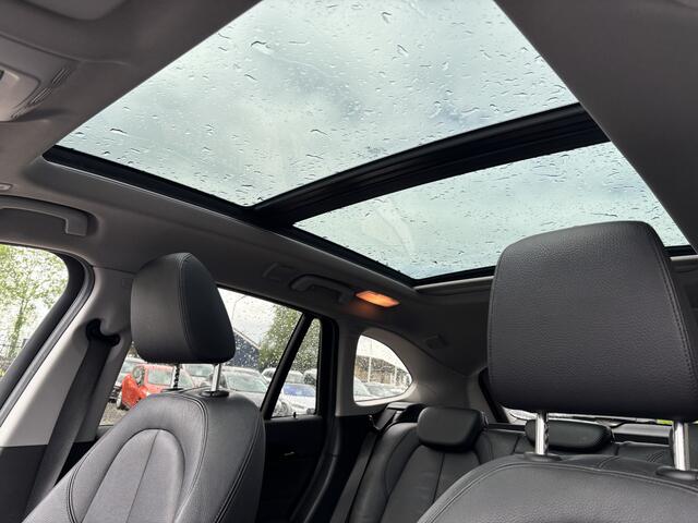 BMW X1 sDrive18i High Executive Leder / Panoramadak / Navigatisysteem