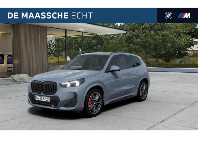BMW X1 xDrive25e M Sport Automaat / Panoramadak / Trekhaak / Sportstoelen / M Adaptief onderstel / Comfort Access / Parking Assistant Plus / Head-Up / Stuurverwarming