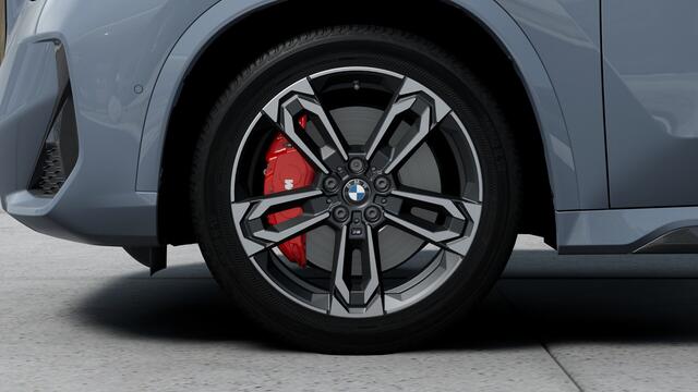 BMW X1 xDrive25e M Sport Automaat / Panoramadak / Trekhaak / Sportstoelen / M Adaptief onderstel / Comfort Access / Parking Assistant Plus / Head-Up / Stuurverwarming