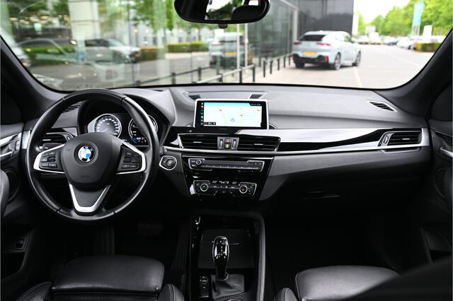BMW X1 sDrive20i High Executive xLine Automaat / Sportstoelen / Achteruitrijcamera / Head-Up / Cruise Control / Stoelverwarming