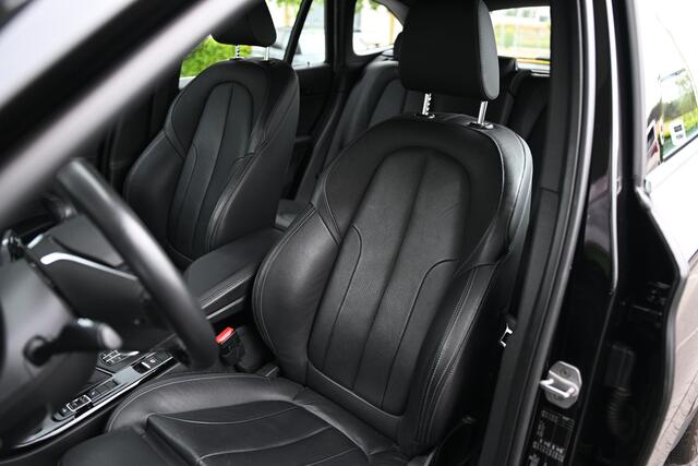 BMW X1 sDrive20i High Executive xLine Automaat / Sportstoelen / Achteruitrijcamera / Head-Up / Cruise Control / Stoelverwarming