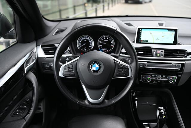 BMW X1 sDrive20i High Executive xLine Automaat / Sportstoelen / Achteruitrijcamera / Head-Up / Cruise Control / Stoelverwarming