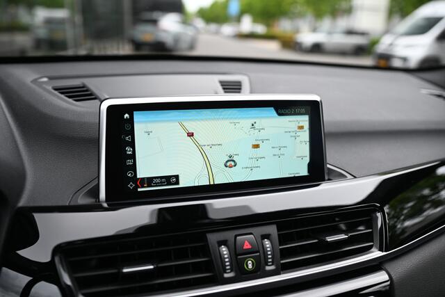 BMW X1 sDrive20i High Executive xLine Automaat / Sportstoelen / Achteruitrijcamera / Head-Up / Cruise Control / Stoelverwarming