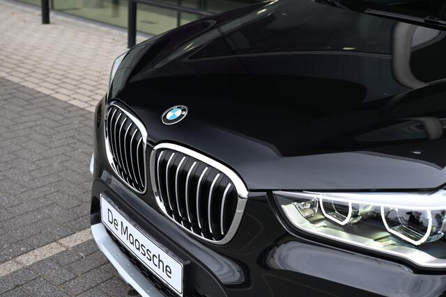 BMW X1 sDrive20i High Executive xLine Automaat / Sportstoelen / Achteruitrijcamera / Head-Up / Cruise Control / Stoelverwarming