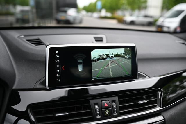 BMW X1 sDrive20i High Executive xLine Automaat / Sportstoelen / Achteruitrijcamera / Head-Up / Cruise Control / Stoelverwarming