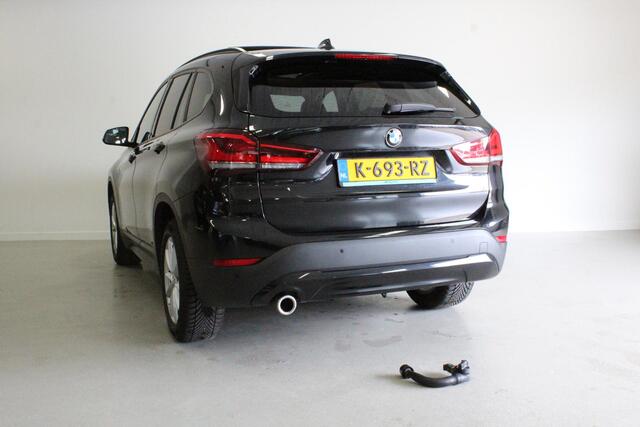 BMW X1 sDrive18i High Executive | PANO-DAK | CARPLAY | AFN-TRHAAK | CRUISE | NAVIGATIE | DAB-RADIO | LED |