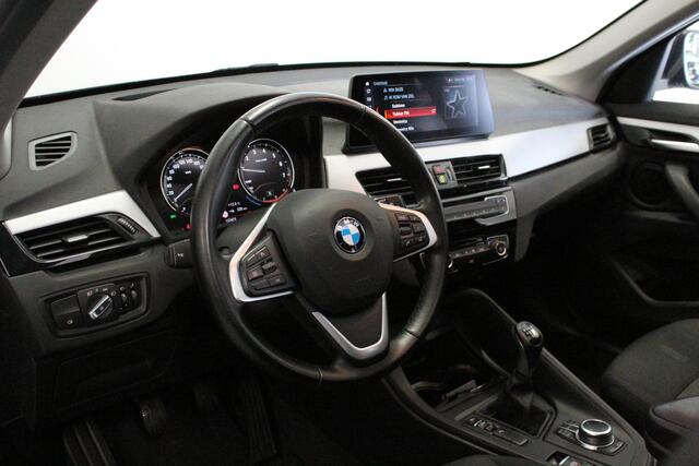 BMW X1 sDrive18i High Executive | PANO-DAK | CARPLAY | AFN-TRHAAK | CRUISE | NAVIGATIE | DAB-RADIO | LED |