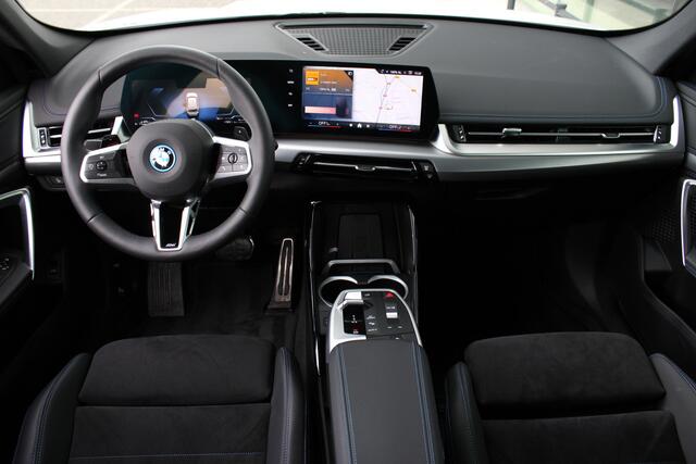 BMW X1 xDrive25e M Sport Automaat / Sportstoelen / Comfort Access / Achteruitrijcamera / Adaptieve LED / M Adaptief onderstel