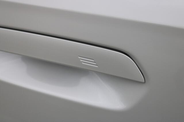 BMW X1 xDrive25e M Sport Automaat / Sportstoelen / Comfort Access / Achteruitrijcamera / Adaptieve LED / M Adaptief onderstel